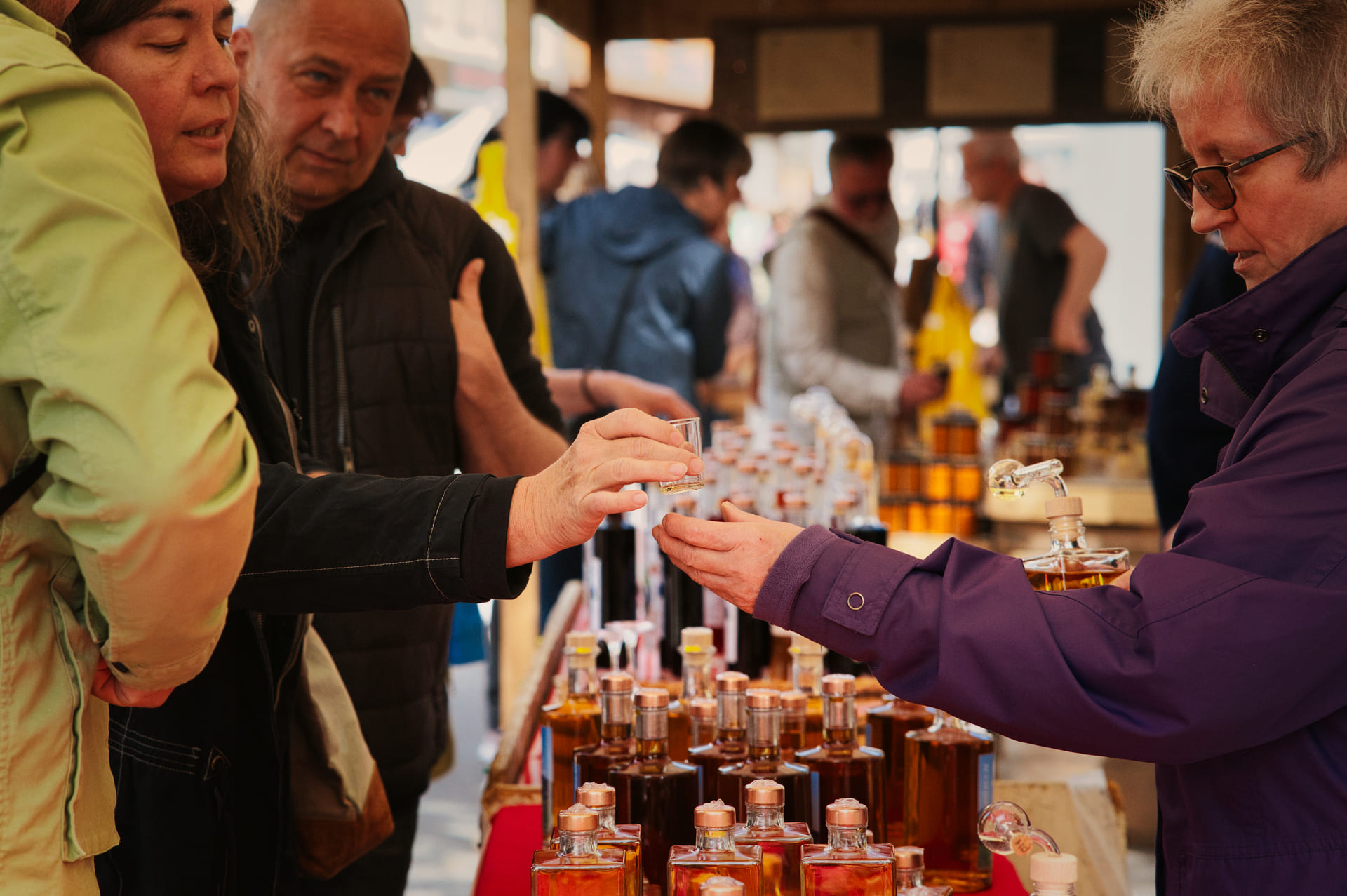 Verkauf an einem Marktstand